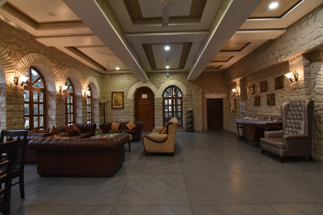 Luxurious Vintage Villa Lonavala Exterior photo